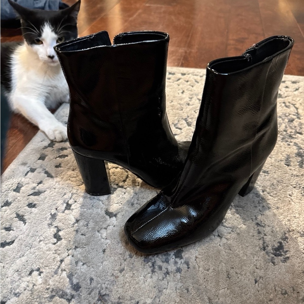Vince Camuto boots 6 1/2